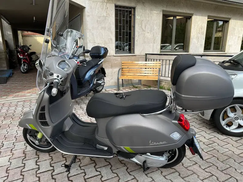 Vespa GTS 300 Super Tech (2023 - 24) (4)