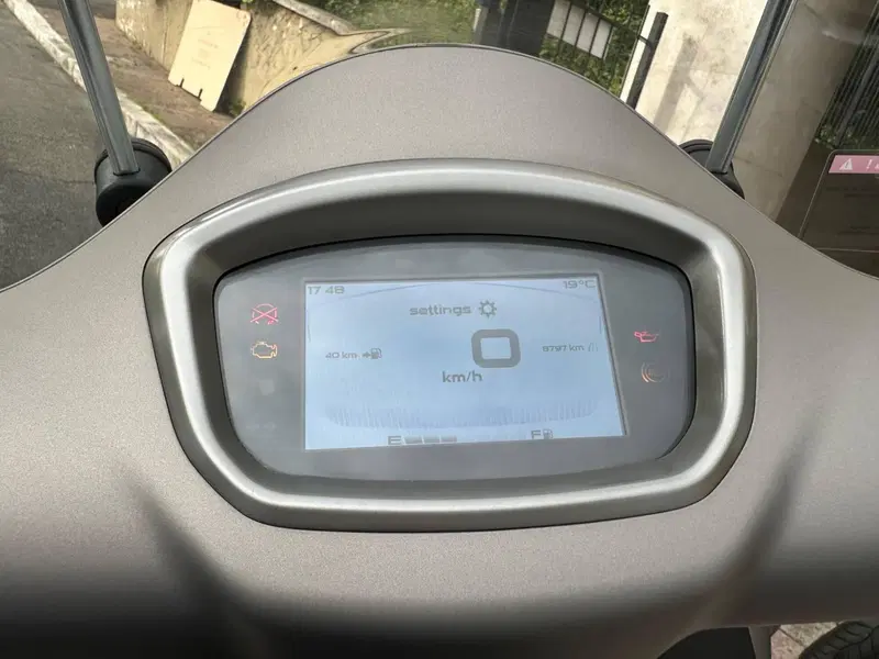 Vespa GTS 300 Super Tech (2023 - 24) (7)