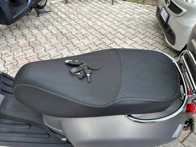 Vespa GTS 300 Super Tech (2023 - 24) (8)