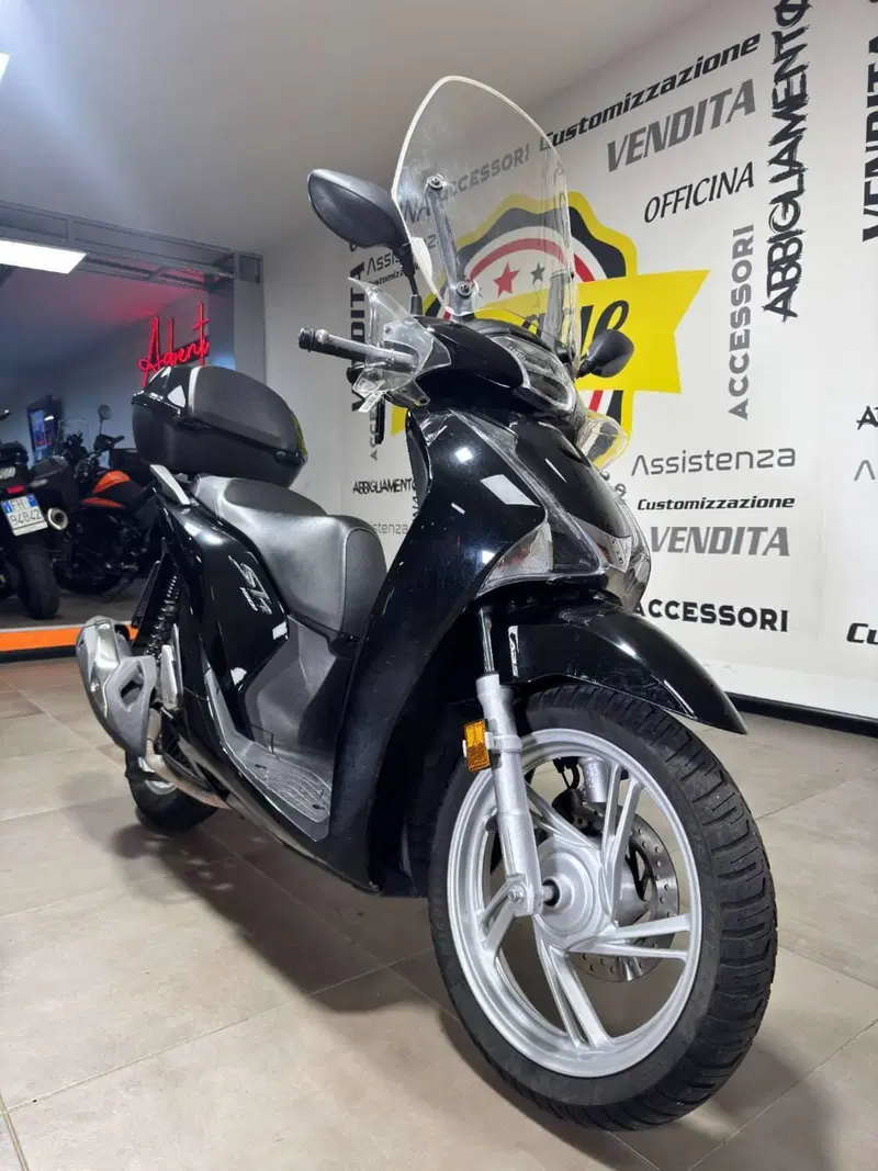 Honda SH 150i ABS (2013 - 16) (2)