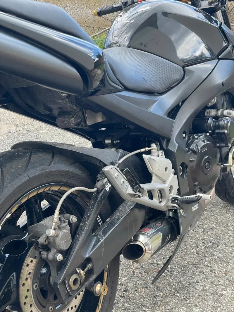 Suzuki GSR 600 (2006 - 11) (2)