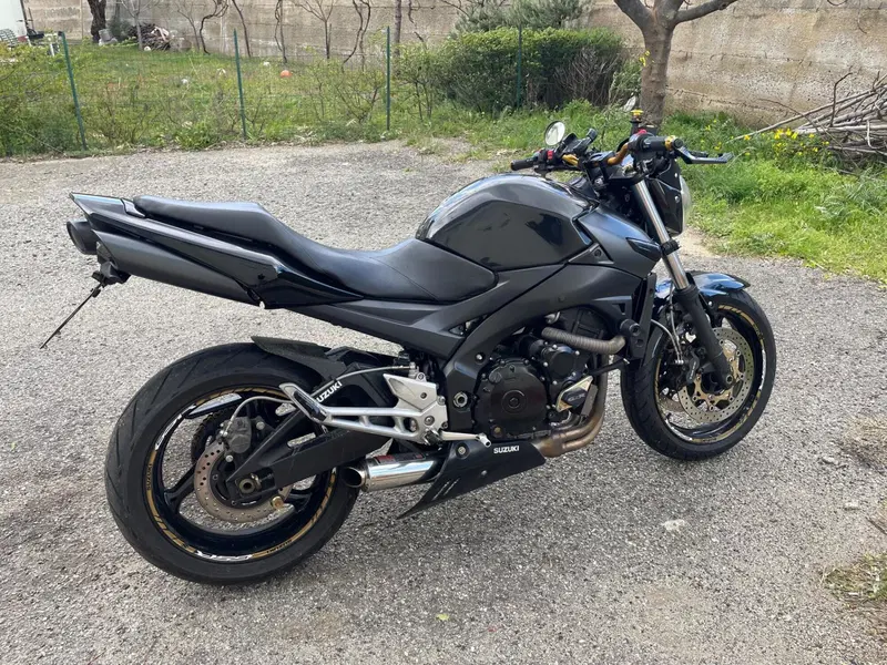 Suzuki GSR 600 (2006 - 11) (4)