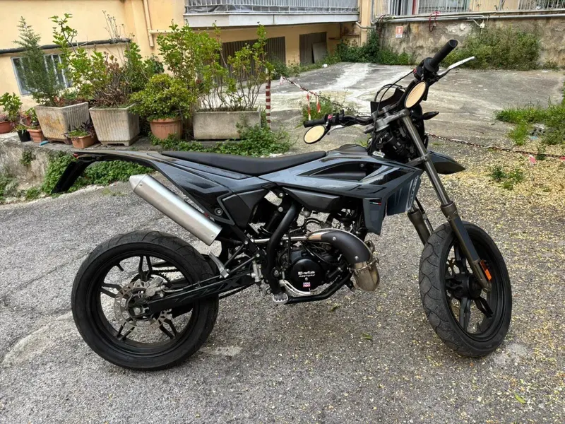 Betamotor RR 50 Motard - X Special Edition (2024 - 26) (2)