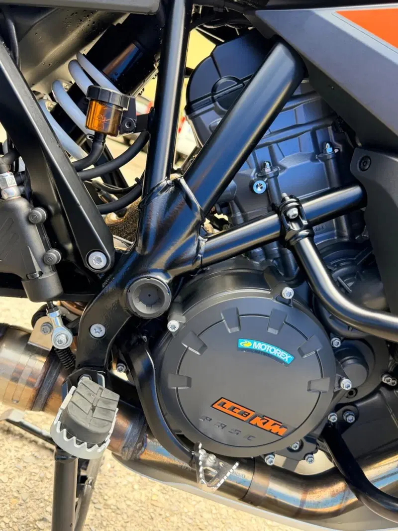 KTM 1290 Super Adventure S (2021) (4)