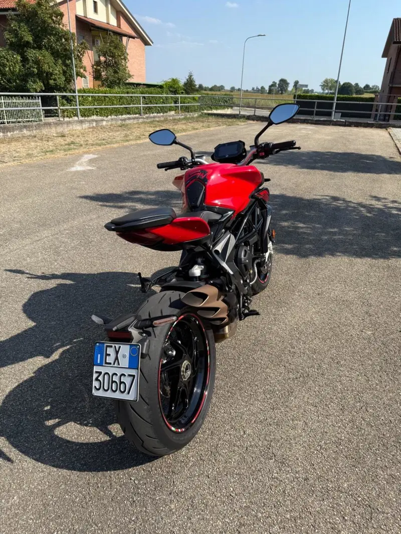 MV Agusta Brutale 800 Rosso (2021 - 23) (2)