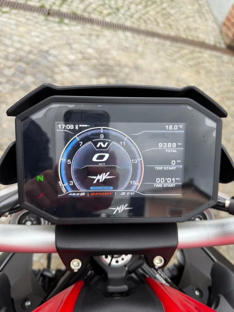 MV Agusta Brutale 800 Rosso (2021 - 23) (4)