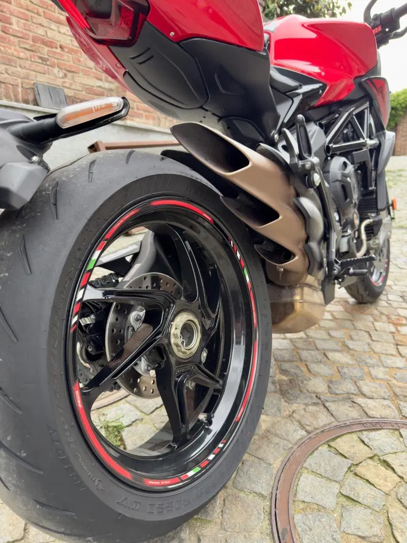 MV Agusta Brutale 800 Rosso (2021 - 23) (6)