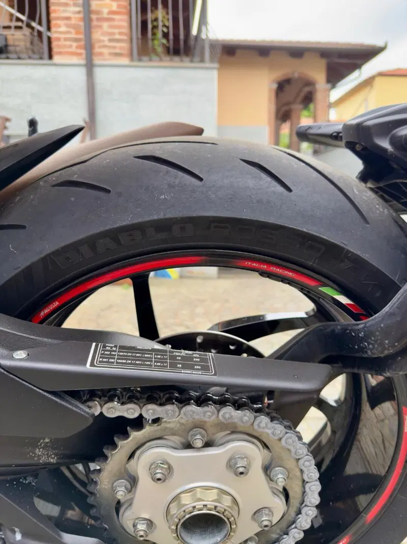 MV Agusta Brutale 800 Rosso (2021 - 23) (7)