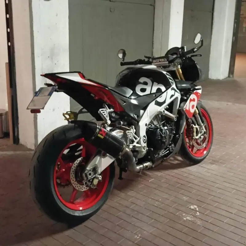 Aprilia Tuono V4 R APRC (2011 - 13) (3)