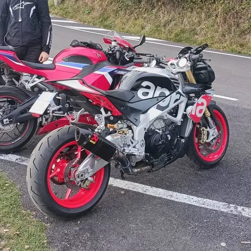 Aprilia Tuono V4 R APRC (2011 - 13) (8)