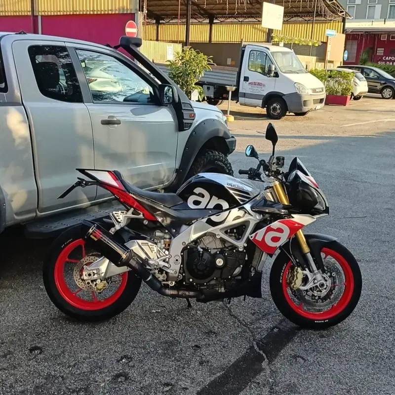 Aprilia Tuono V4 R APRC (2011 - 13) (9)