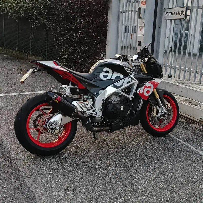 Aprilia Tuono V4 R APRC (2011 - 13) (10)