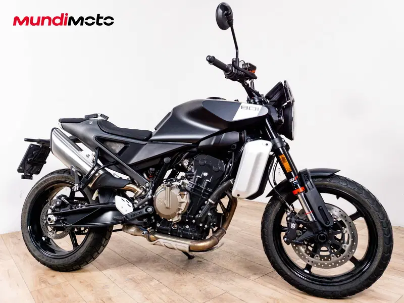 Husqvarna Svartpilen 801 (2024 - 26) (2)