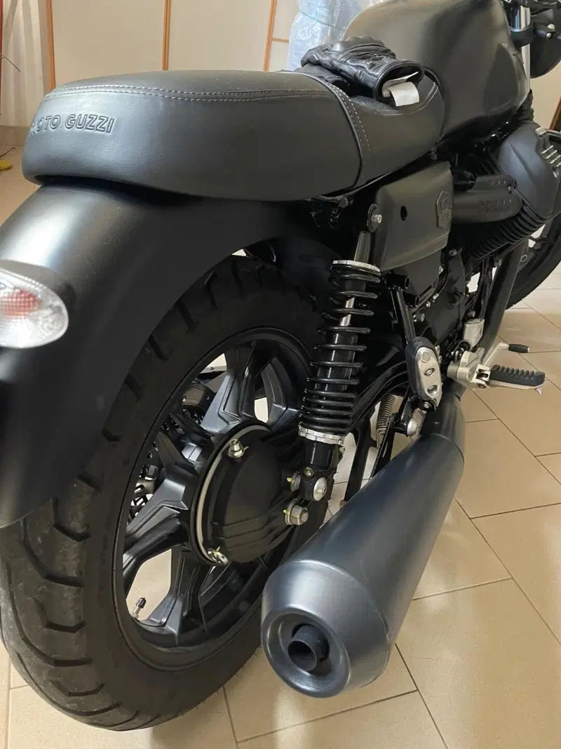 Moto Guzzi V7 III Stone S (2020) (7)