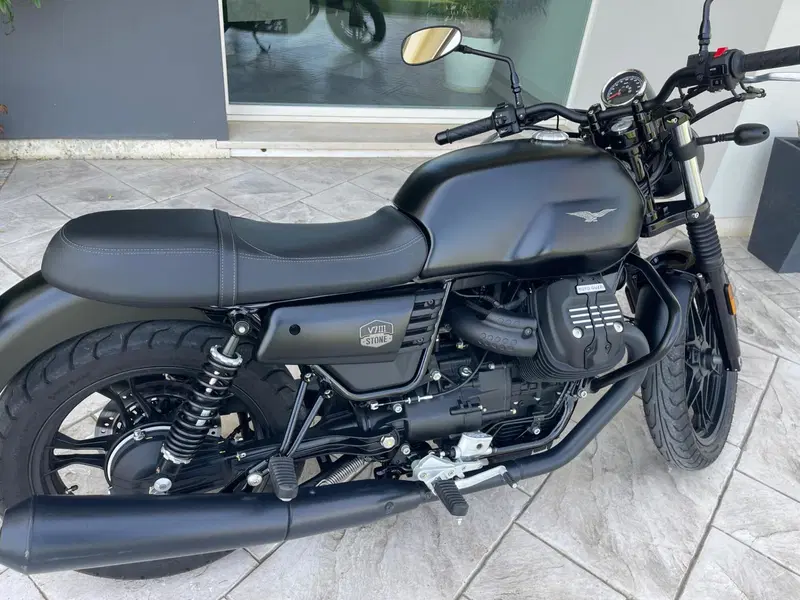 Moto Guzzi V7 III Stone S (2020) (8)