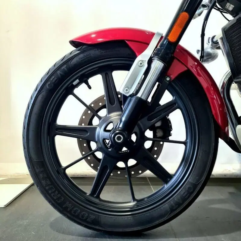 Royal Enfield Super Meteor 650 (2023 - 26) (7)