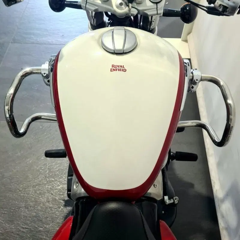 Royal Enfield Super Meteor 650 (2023 - 26) (6)