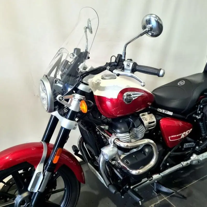 Royal Enfield Super Meteor 650 (2023 - 26) (9)