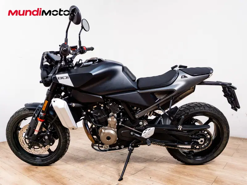 Husqvarna Svartpilen 801 (2024 - 26) (4)