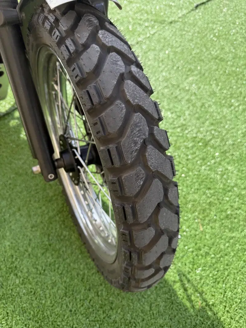 Triumph Scrambler 900 Chrome Edition (2023) (5)