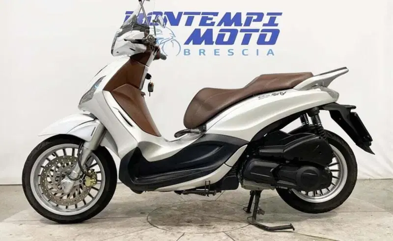 Piaggio Beverly 300 i.e. ABS-ASR (2016 - 20) (2)