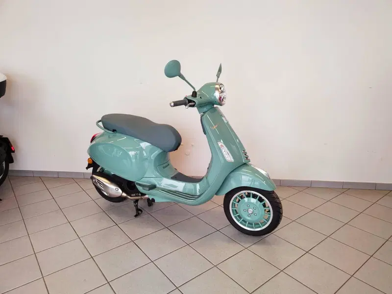 Vespa Primavera 125 80th (2026) (2)