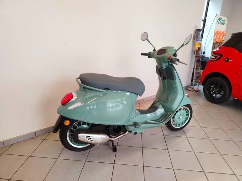 Vespa Primavera 125 80th (2026) (8)