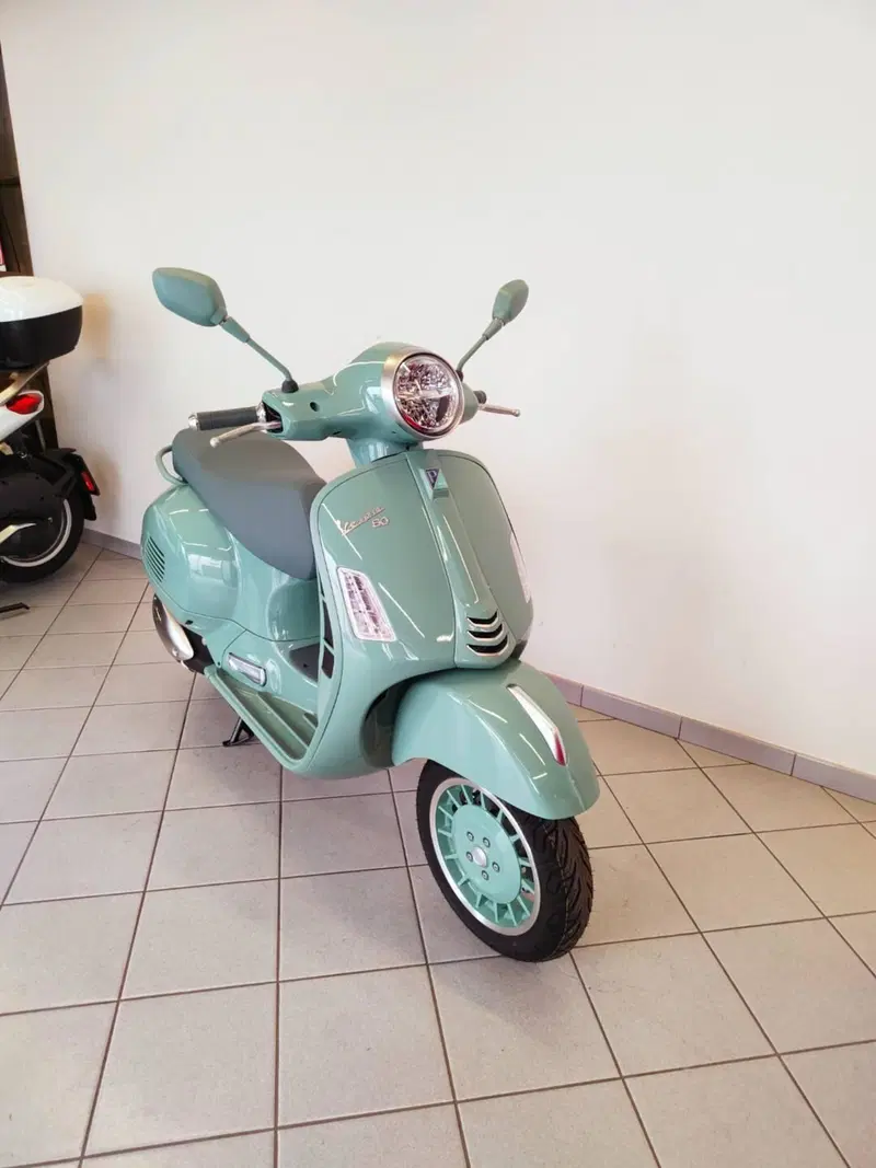 Vespa GTS 310 80th (2026) (6)