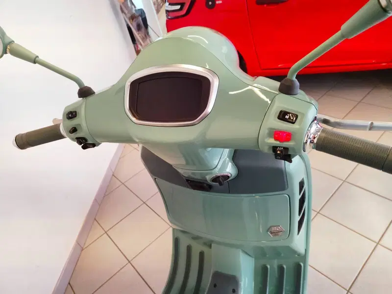 Vespa GTS 310 80th (2026) (13)