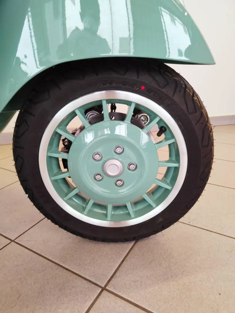 Vespa GTS 310 80th (2026) (15)