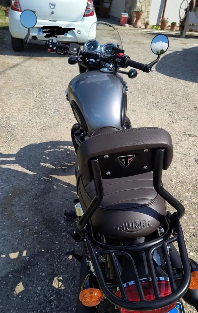 Triumph Bonneville T120 Black (2021 - 25) (4)