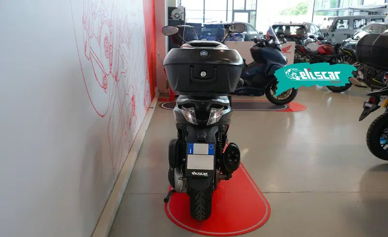 Piaggio Beverly 350 SportTouring ie ABS (2011 - 17) (3)