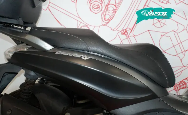 Piaggio Beverly 350 SportTouring ie ABS (2011 - 17) (7)