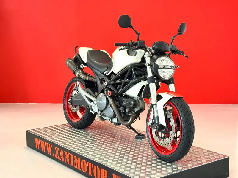 Ducati Monster 696 (2008 - 13) (2)