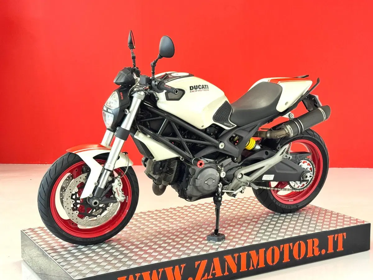 Ducati Monster 696 (2008 - 13) (4)