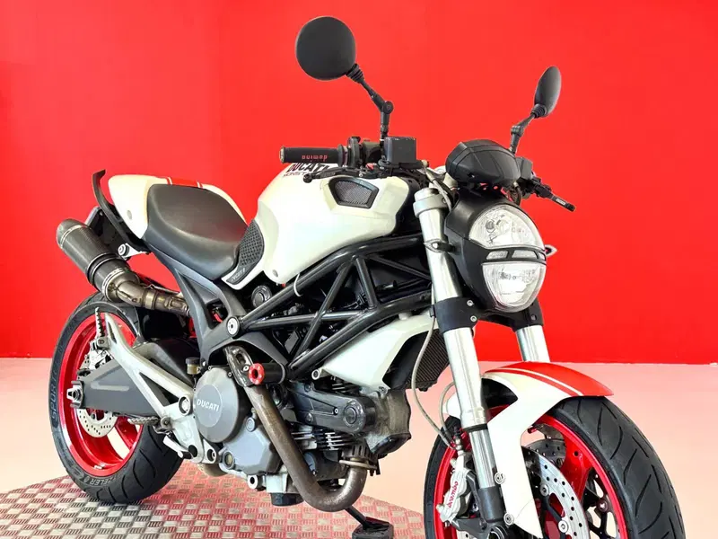 Ducati Monster 696 (2008 - 13) (9)