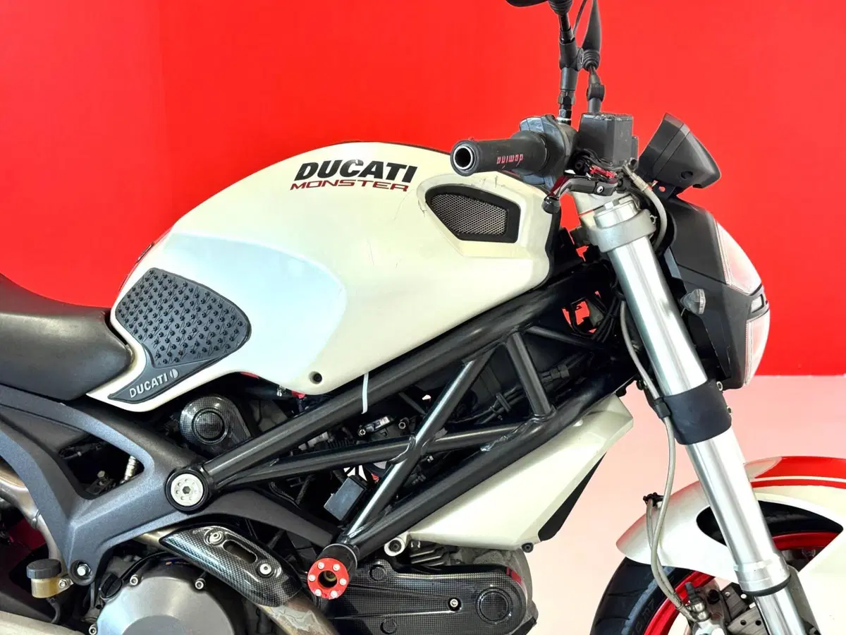 Ducati Monster 696 (2008 - 13) (10)