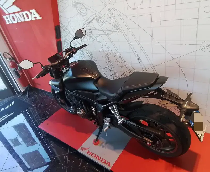 Honda CB 650 R E-Clutch (2024 - 26) (3)
