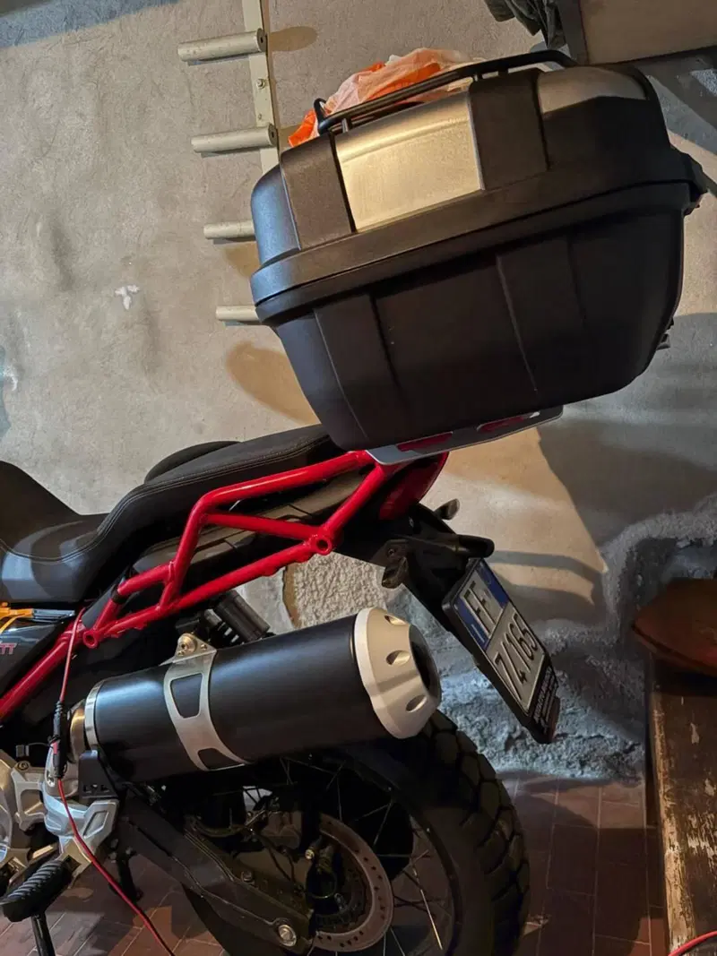 Moto Guzzi V85 TT Evocative Graphics (2021 - 23) (4)