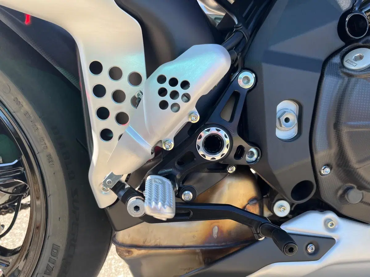 MV Agusta Brutale 1000 RR (2021 - 25) (9)