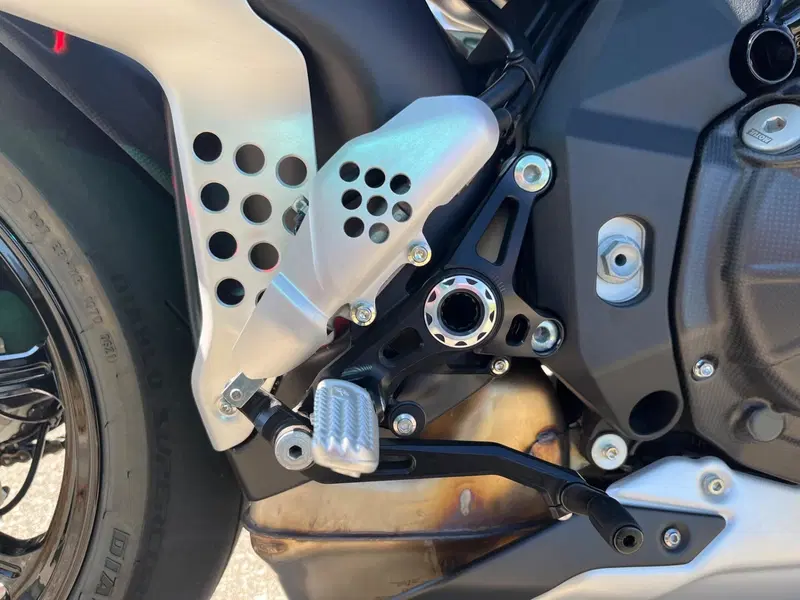 MV Agusta Brutale 1000 RR (2021 - 25) (9)