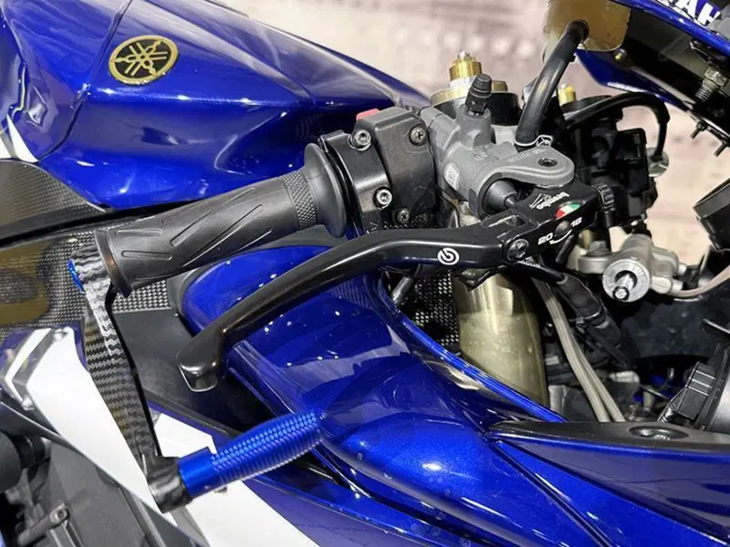 Yamaha YZF R1 (2004 - 05) (4)