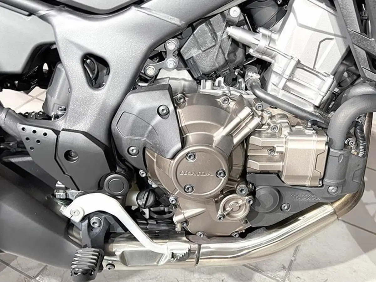 Honda Africa Twin CRF 1000L (2016 - 17) (4)