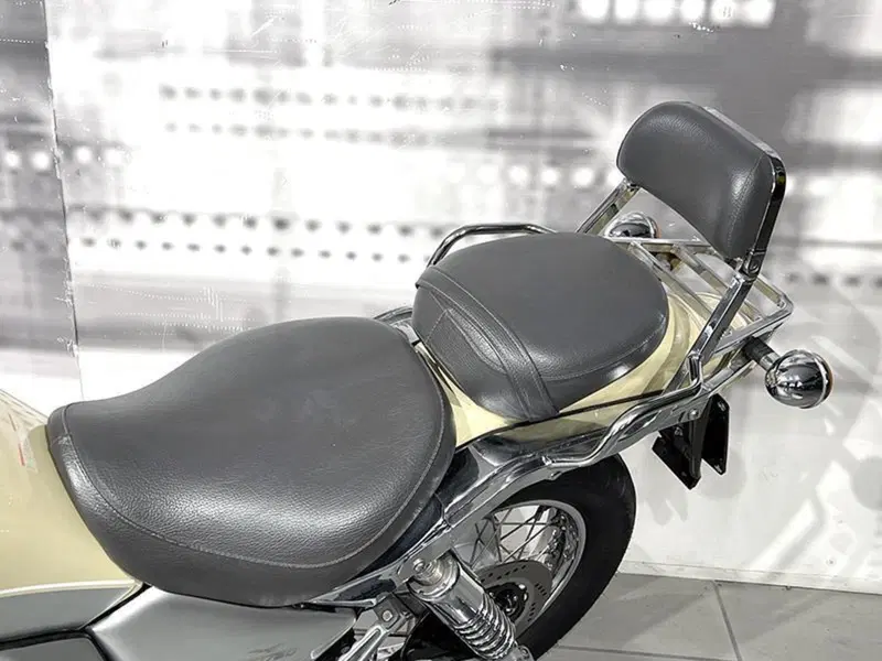 Moto Guzzi Nevada 750 Club (2002 - 06) (4)