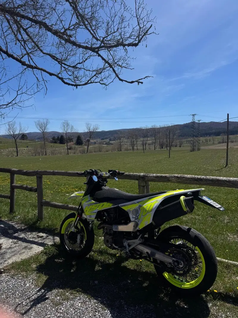 Husqvarna 701 Supermoto (2023 - 25)