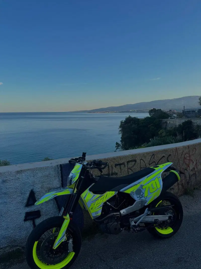 Husqvarna 701 Supermoto (2023 - 25) (3)