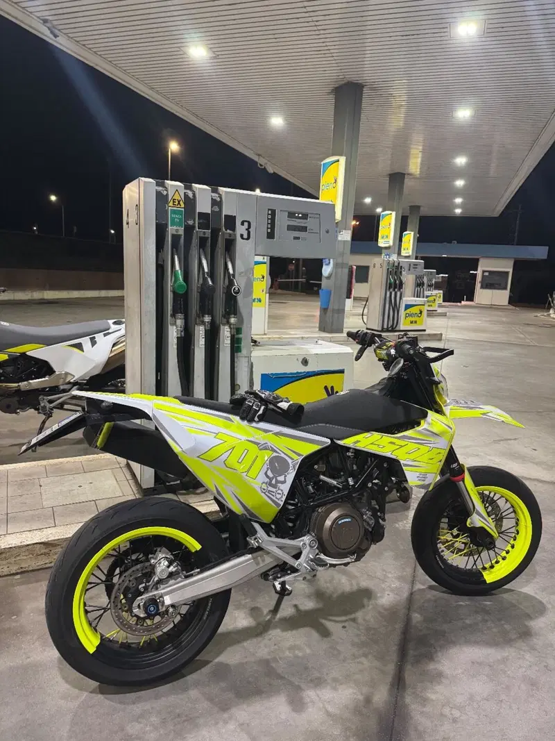 Husqvarna 701 Supermoto (2023 - 25) (4)