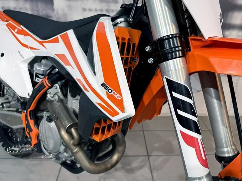 KTM 250 SX-F (2017) (3)