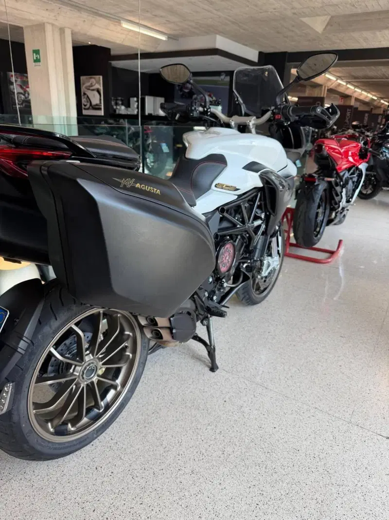 MV Agusta Turismo Veloce 800 Lusso SCS (2018 - 19) (4)