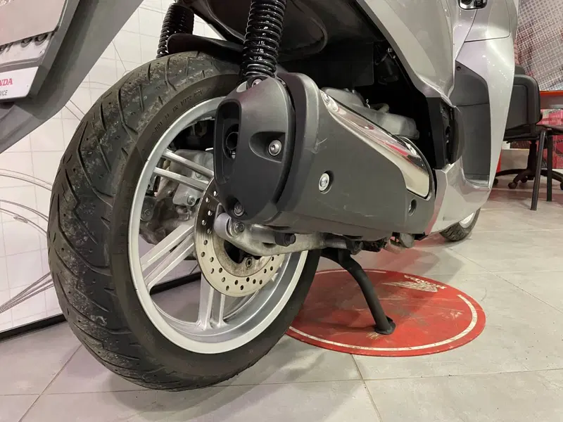Honda SH 300 i ABS (2016 - 20) (11)